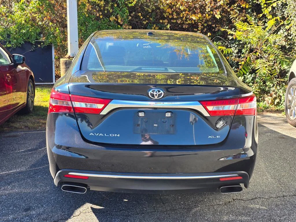 Used 2018 Gray Toyota XLE image 10