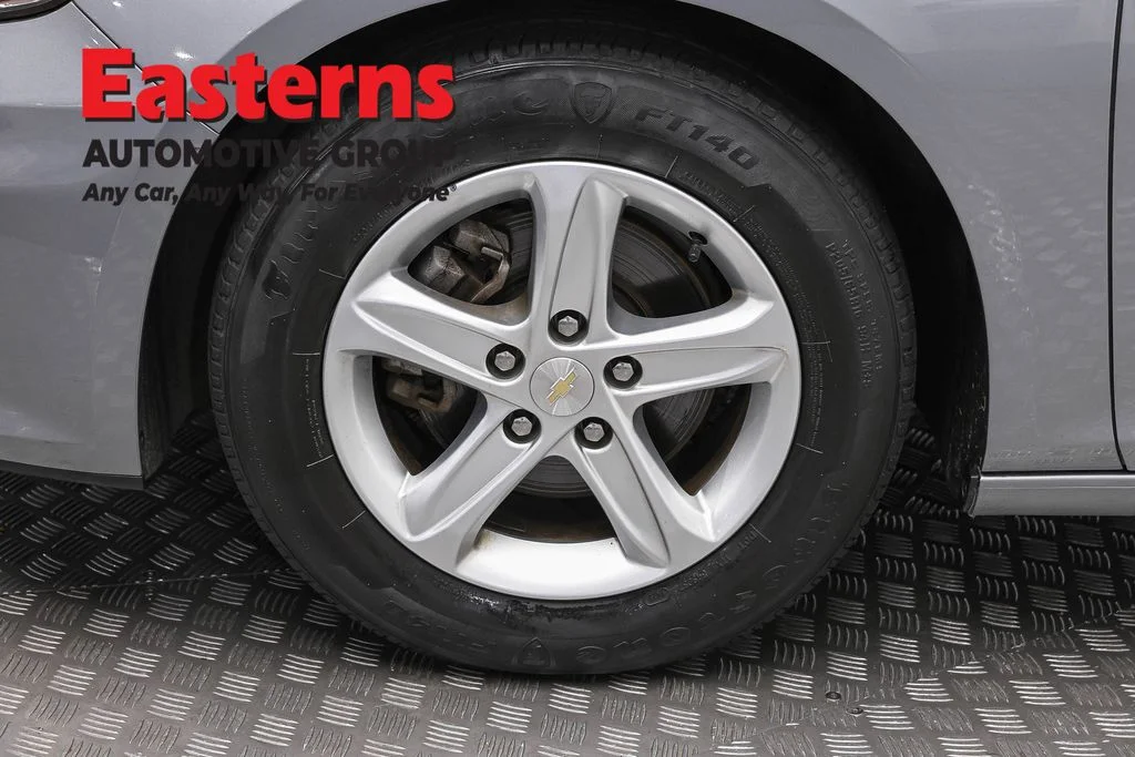 Used 2023 Gray Chevrolet LT image 32