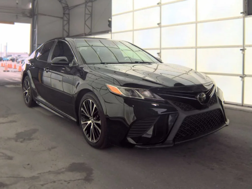 Used 2019 Black Toyota SE image 1