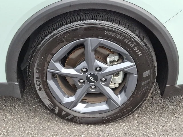 Certified Used 2025 Gray Kia LXS image 9