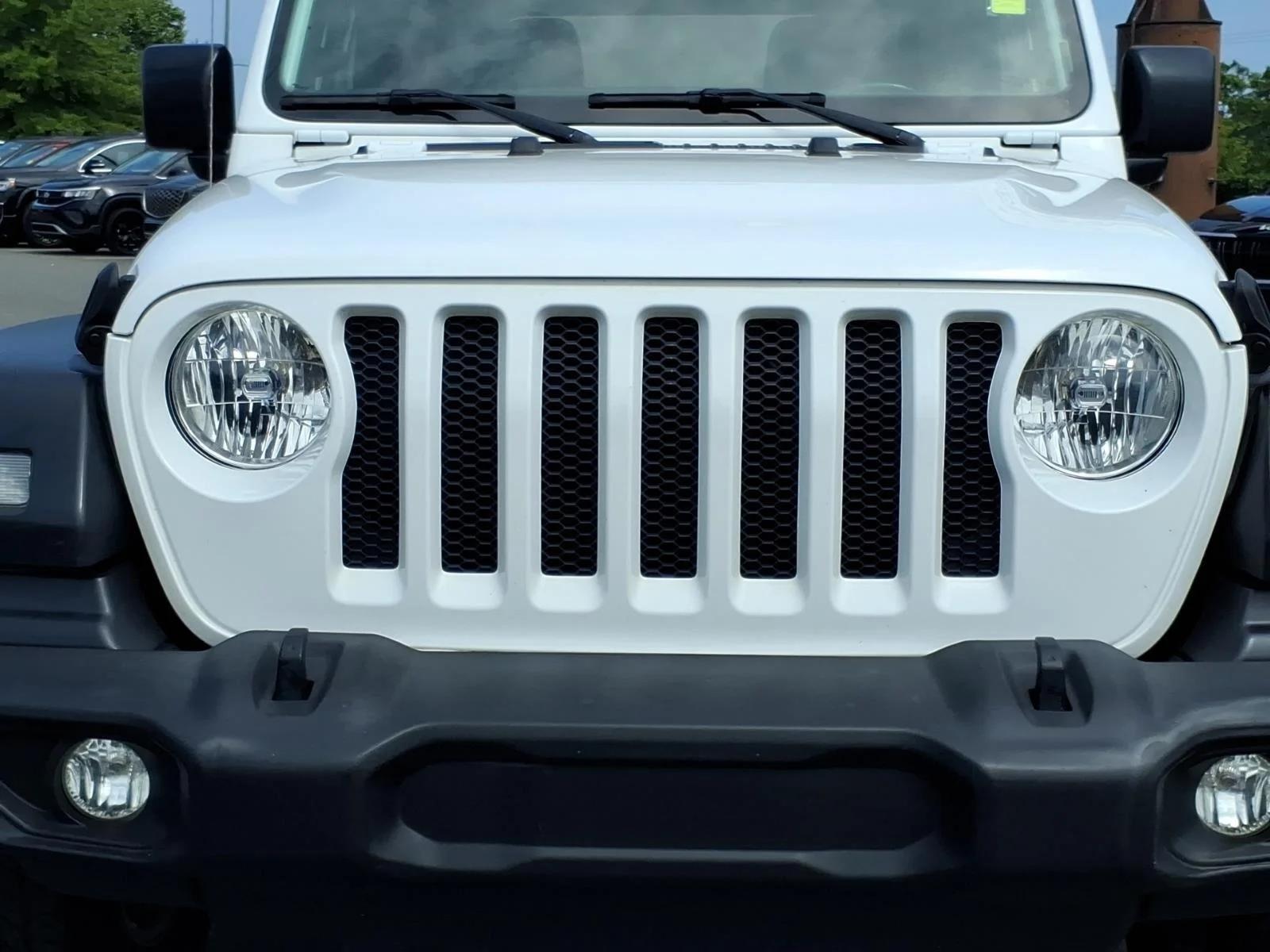 Used 2018 Bright White Clearcoat Jeep Sport S image 14