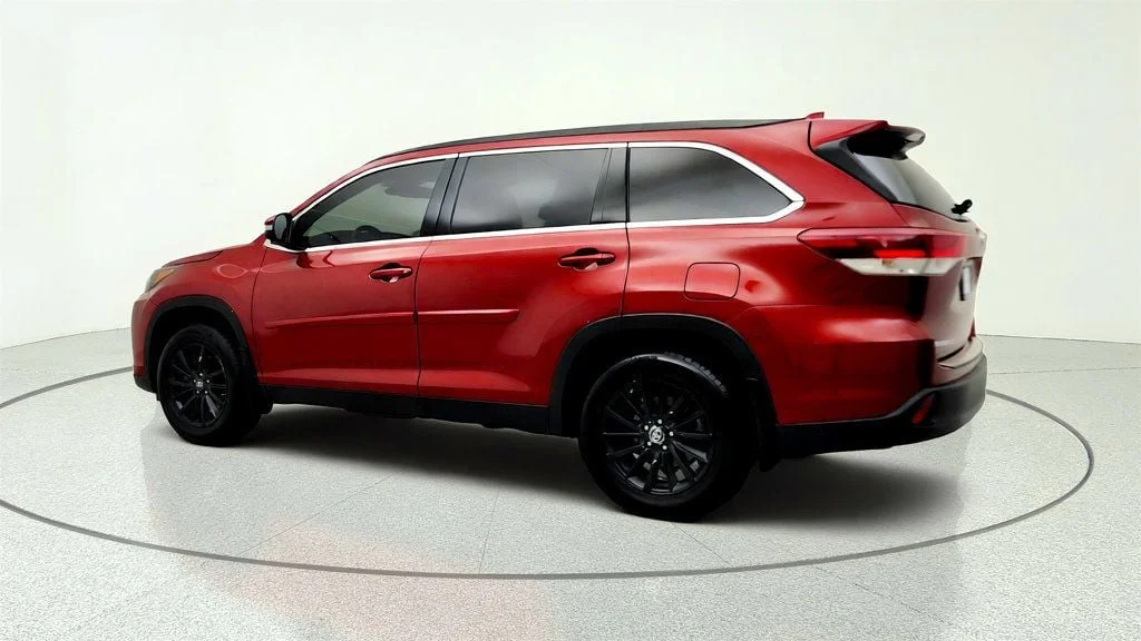 Used 2019 Salsa Red Pearl Toyota SE V6 AWD image 7