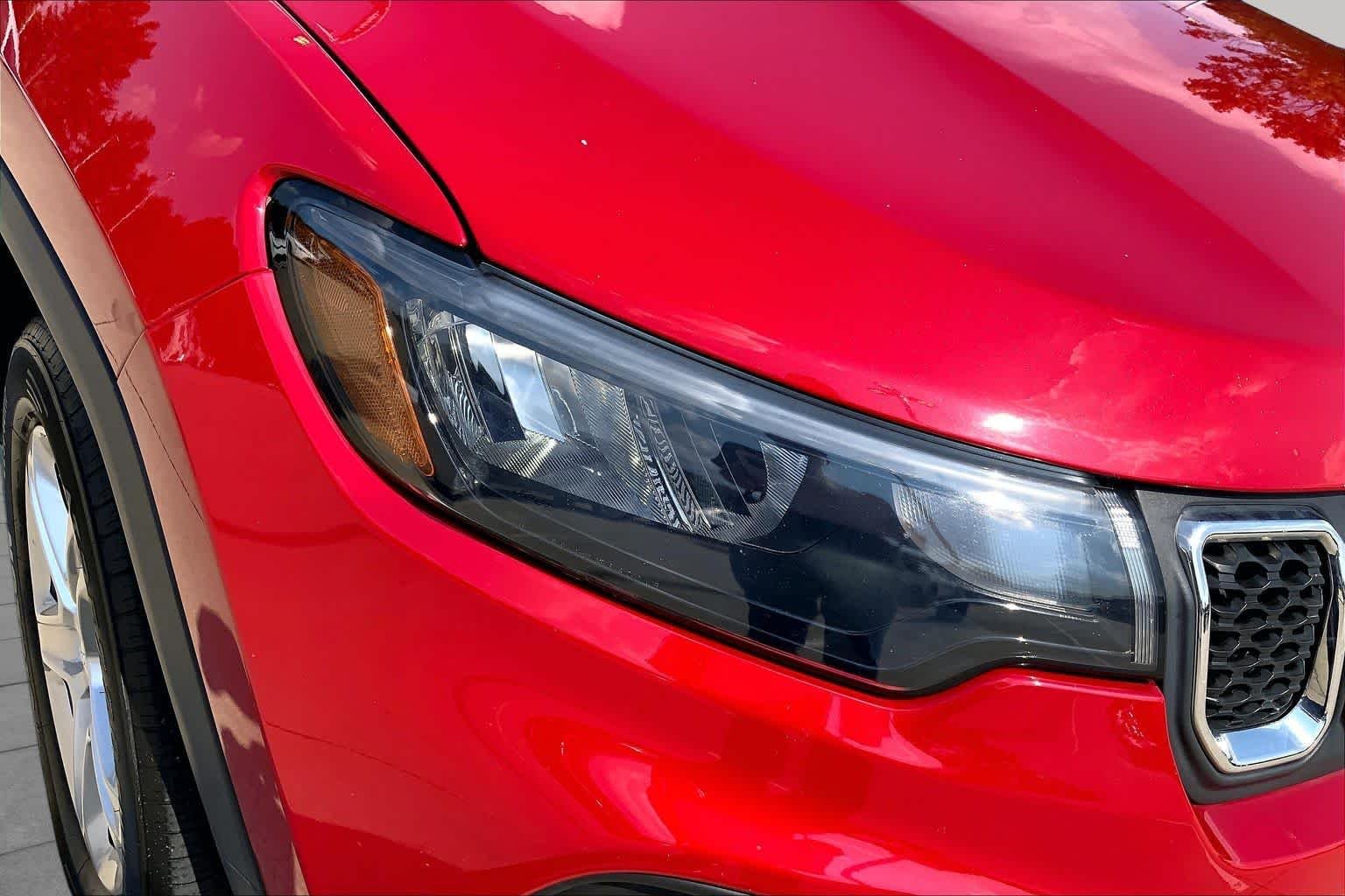 Used 2024 Red Hot Pearlcoat Jeep Latitude image 26