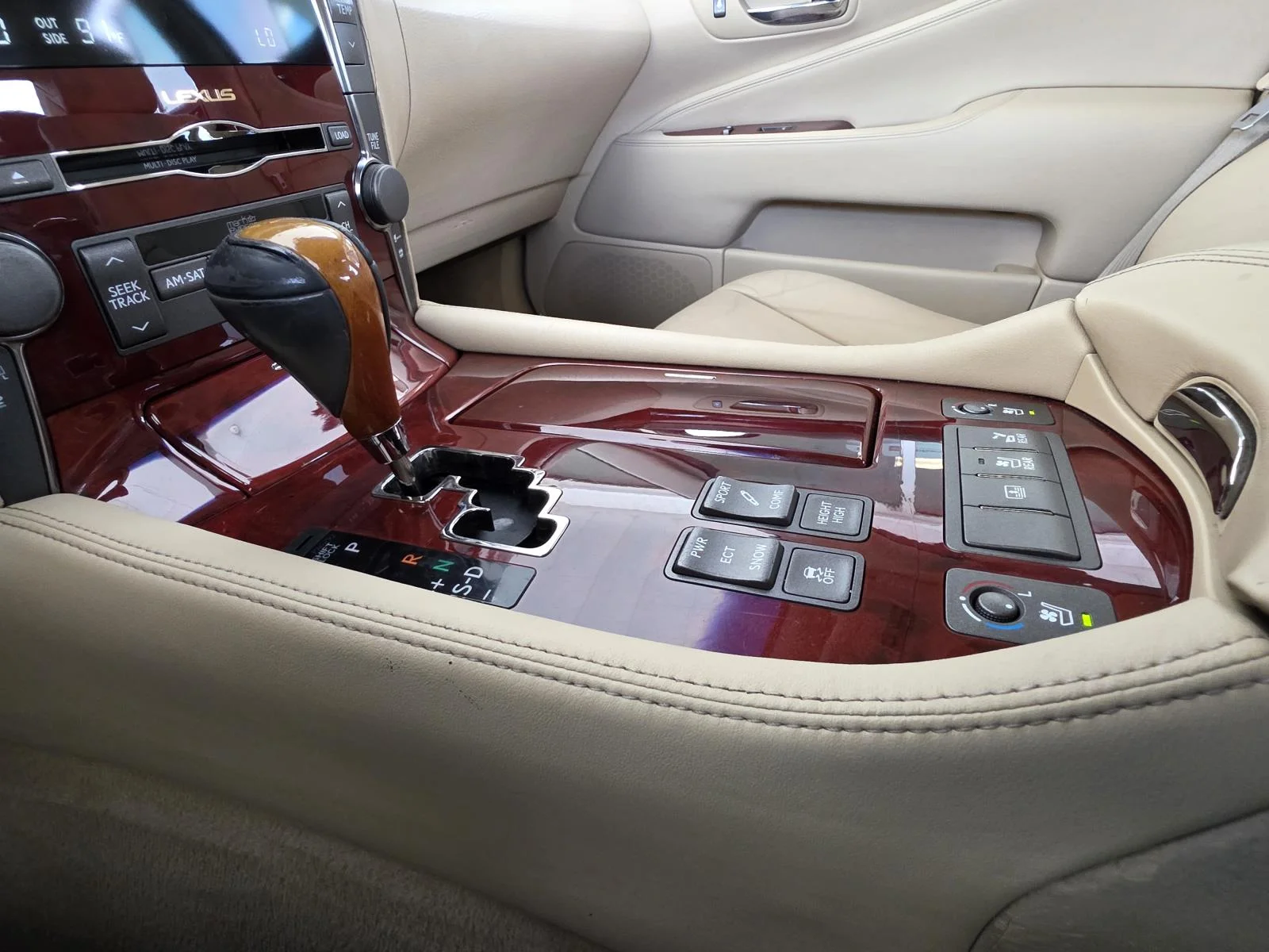 Used 2008  Lexus 460 L image 21