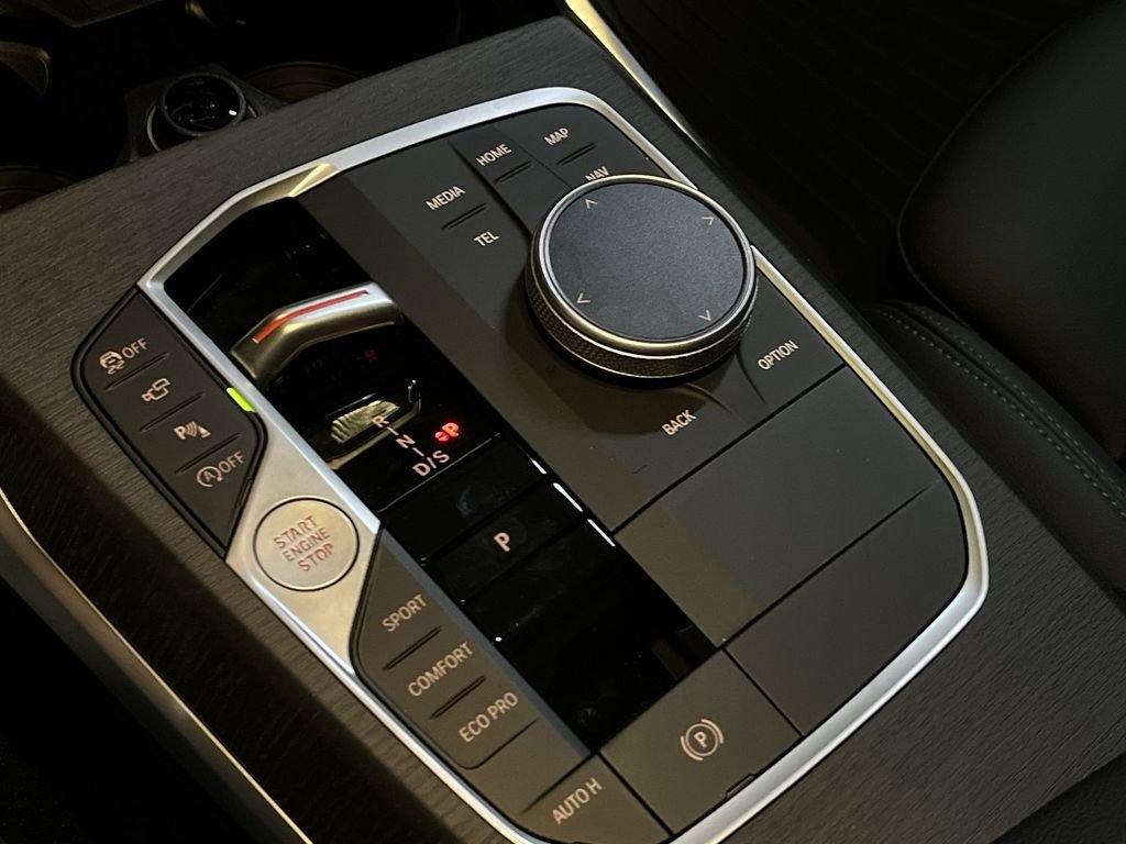 2025 BMW 3 Series 330i - Photo 20