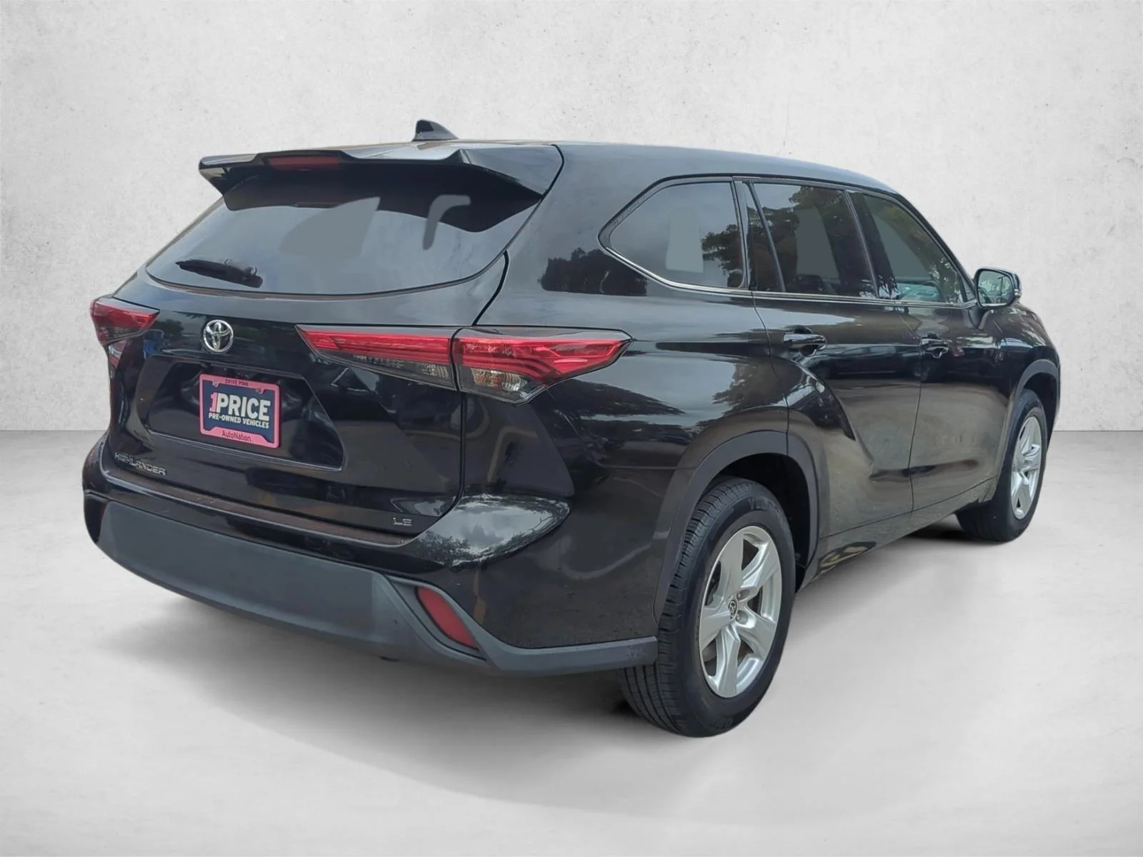 Used 2021 Midnight Black Metallic Toyota LE image 5