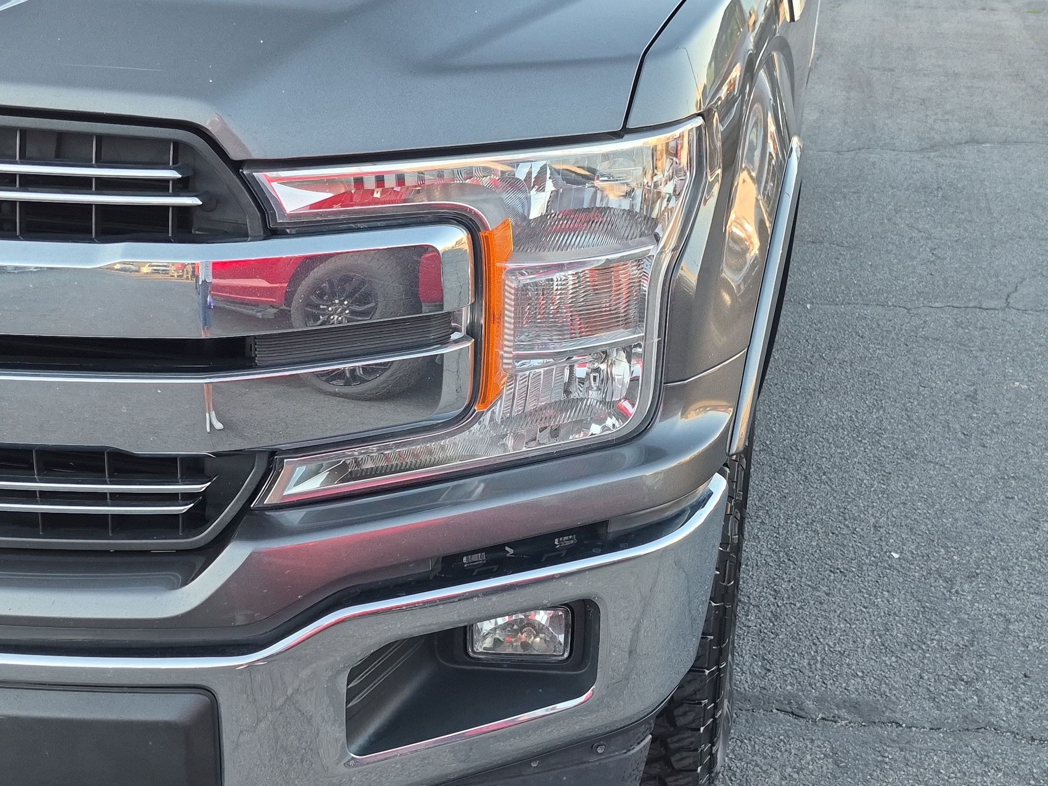 Used 2018 Magnetic Ford LARIAT image 10