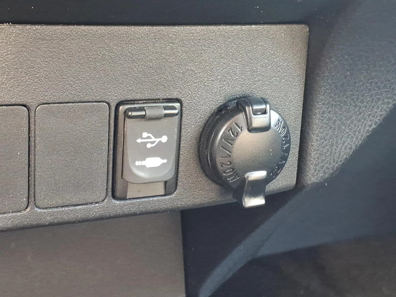 Used 2018 Black Toyota XLE image 16