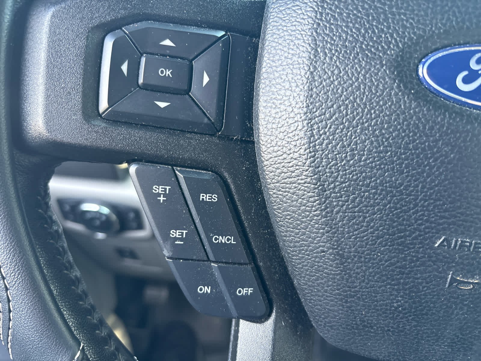 Used 2017 Oxford White Ford XLT image 4