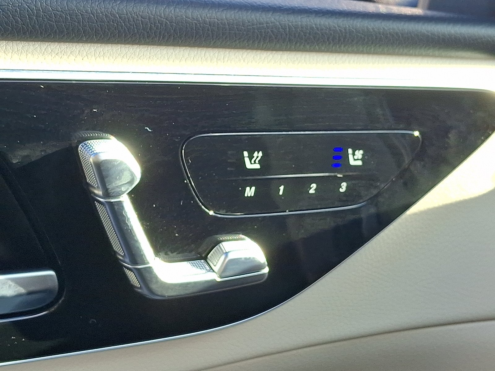 2025 Mercedes-Benz C-Class Sedan C 300 - Photo 25