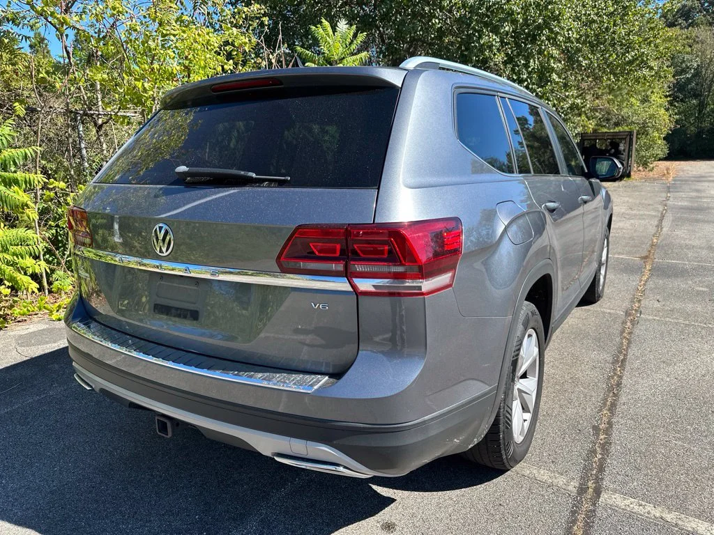 Used 2019 Gray Volkswagen 3.6L V6 SE image 3
