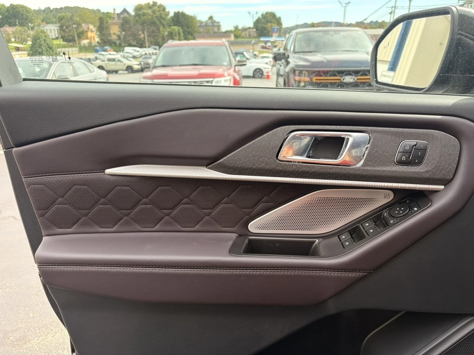 New 2027 Agate Black Metallic Ford Platinum™ image 32