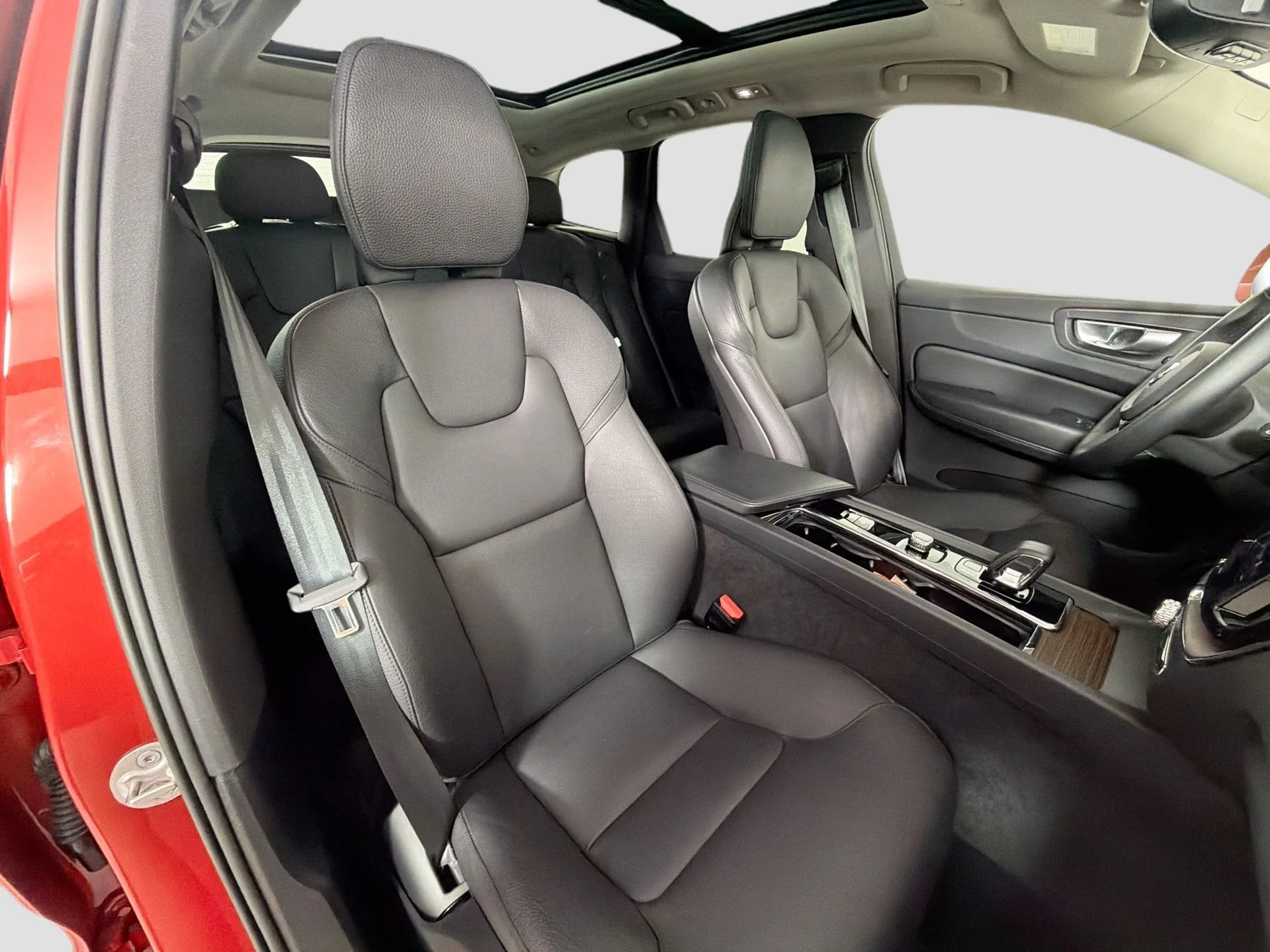 Certified Used 2023 Fusion Red Volvo Plus image 27