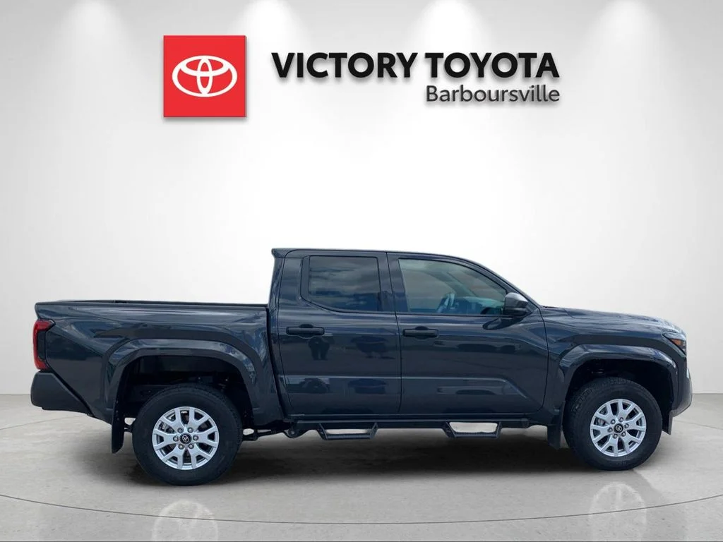 Used 2024  Toyota SR image 6