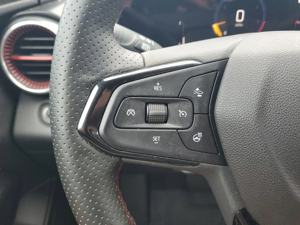 Used 2025 Summit White Chevrolet 2RS image 20