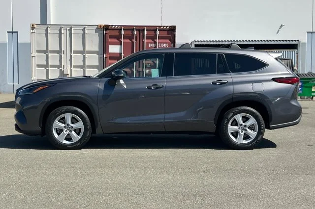 Used 2021 Gray Toyota LE image 7