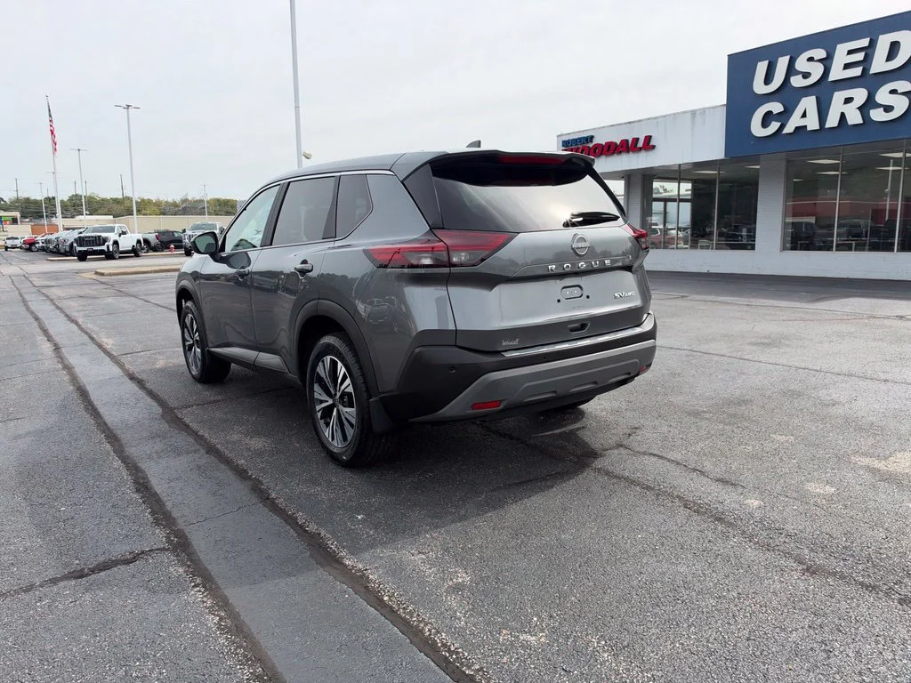 Used 2023 Gray Nissan SV image 7