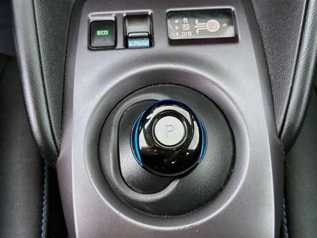 Used 2023 Silver Nissan S image 16
