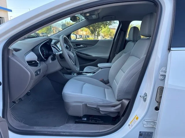 Used 2022 Summit White Chevrolet LS image 5