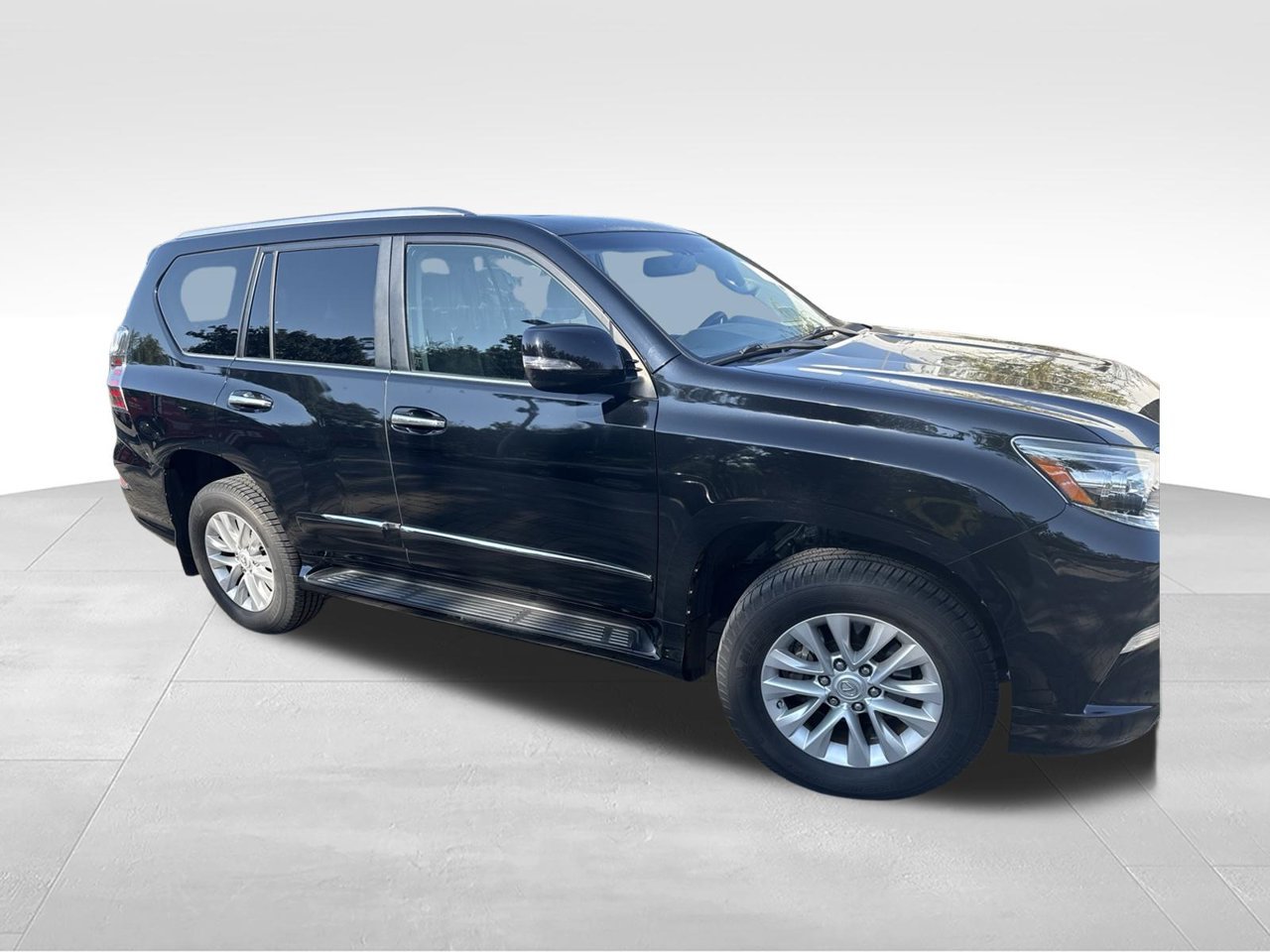 Used 2017 Black Lexus 460 image 2