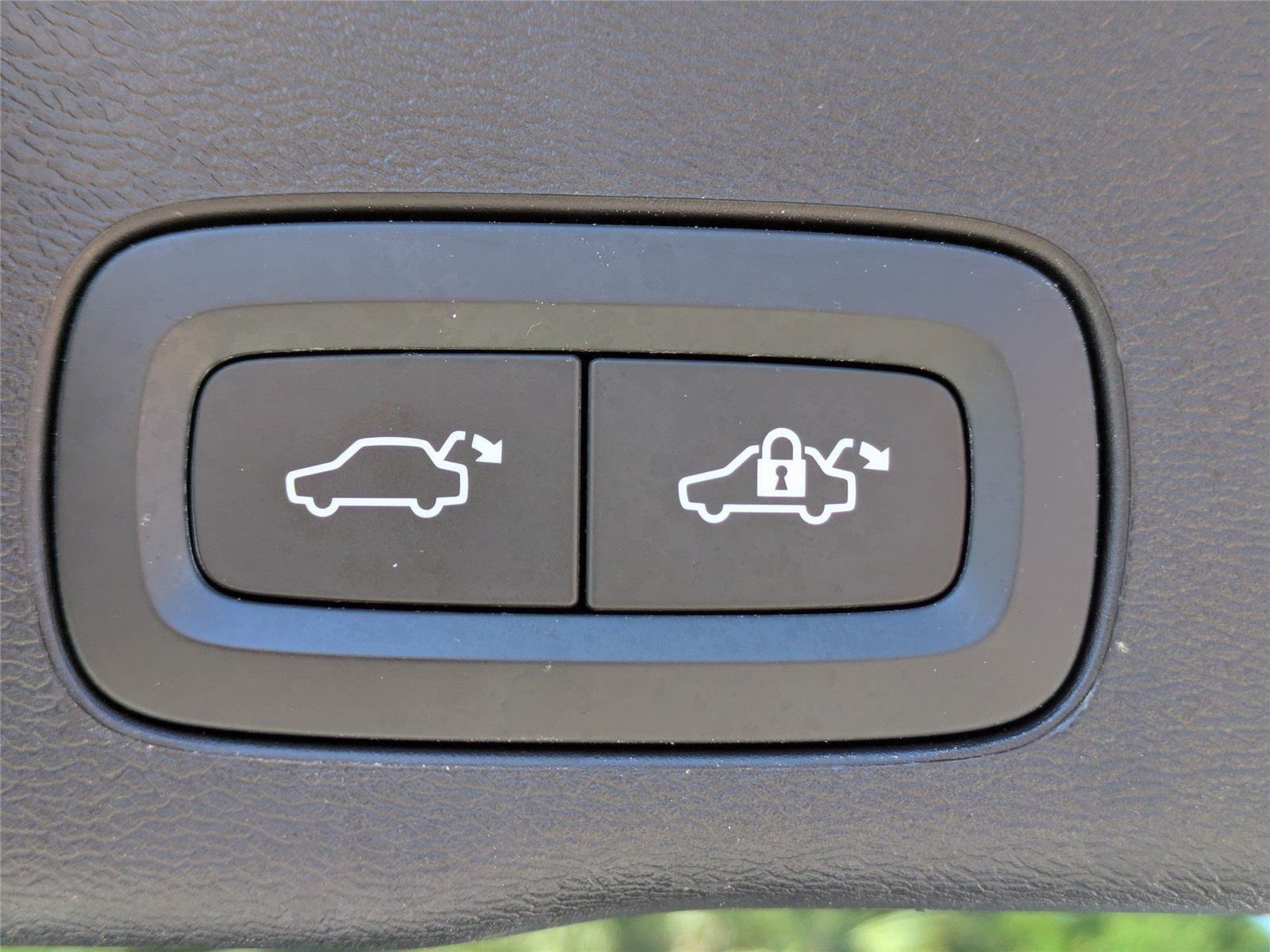 Used 2024 Vapour Grey Metallic Volvo Plus Dark Theme image 16