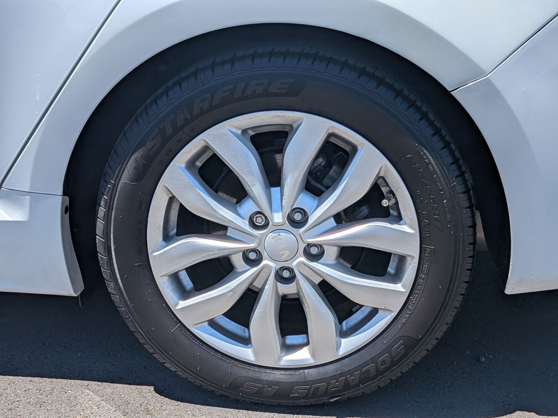 Used 2014 Snow White Pearl Kia EX image 12