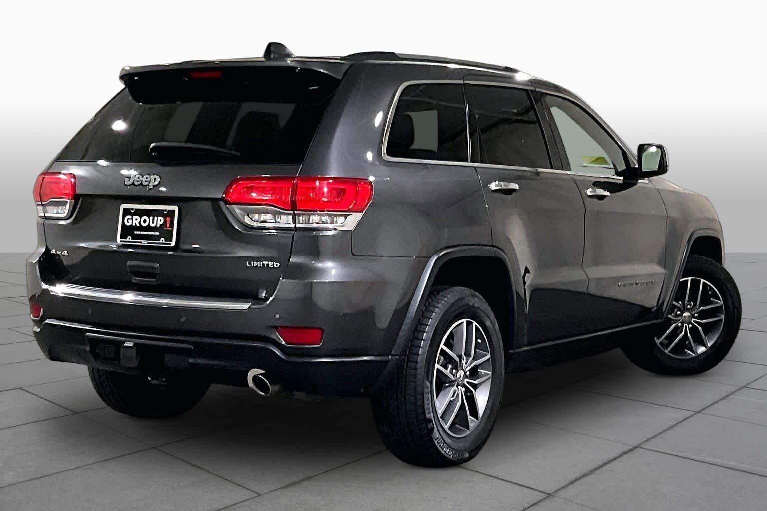 Used 2017 Granite Crystal Metallic Clearcoat Jeep Limited image 12