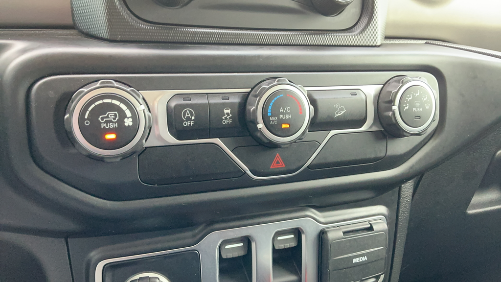 Used 2020 Silver Jeep Sport S image 13