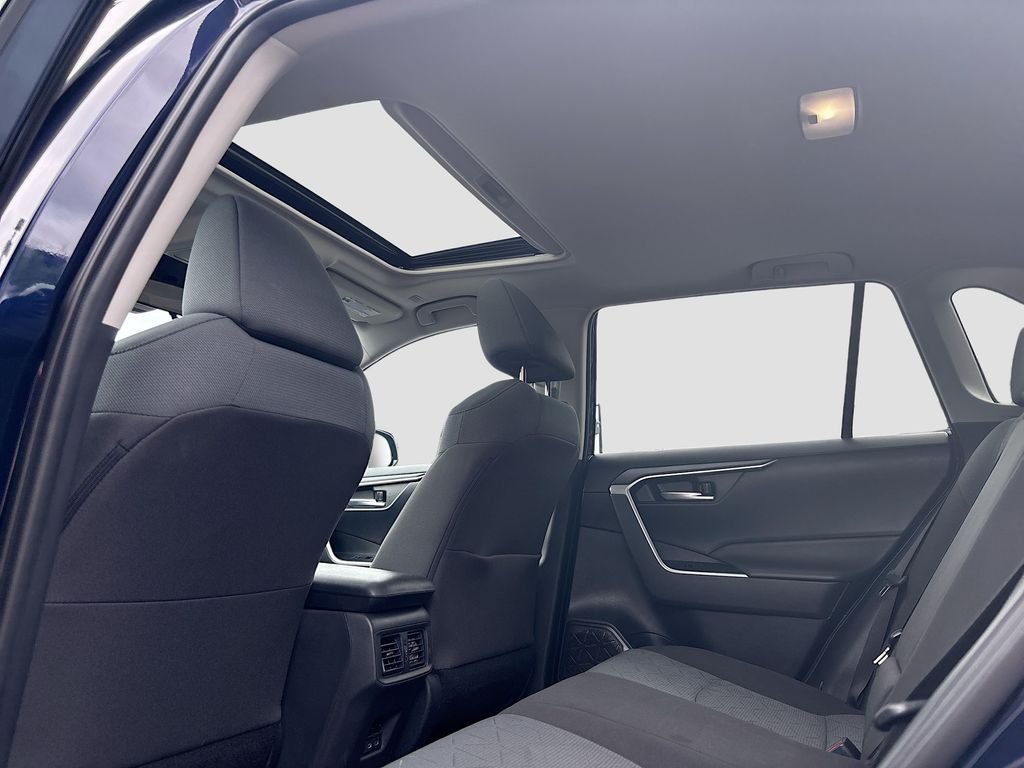 Used 2025  Toyota XLE image 20