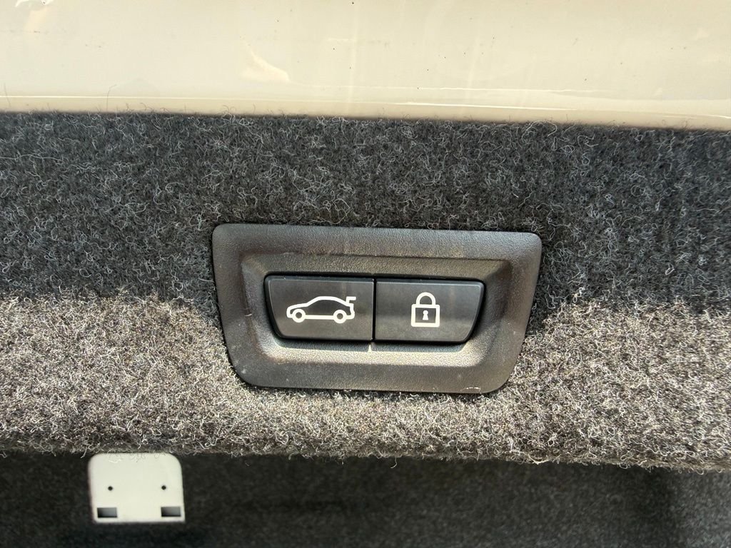 Used 2019 White BMW Competition image 35