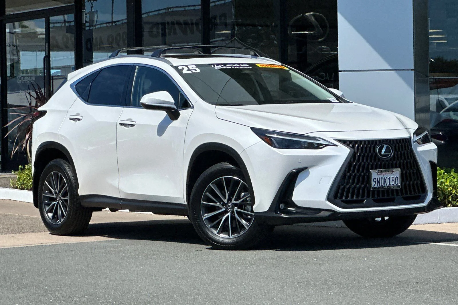 Used 2025 White Pearl Lexus 350h Base image 2