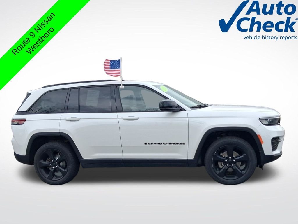 Used 2023 White Jeep Altitude X image 5