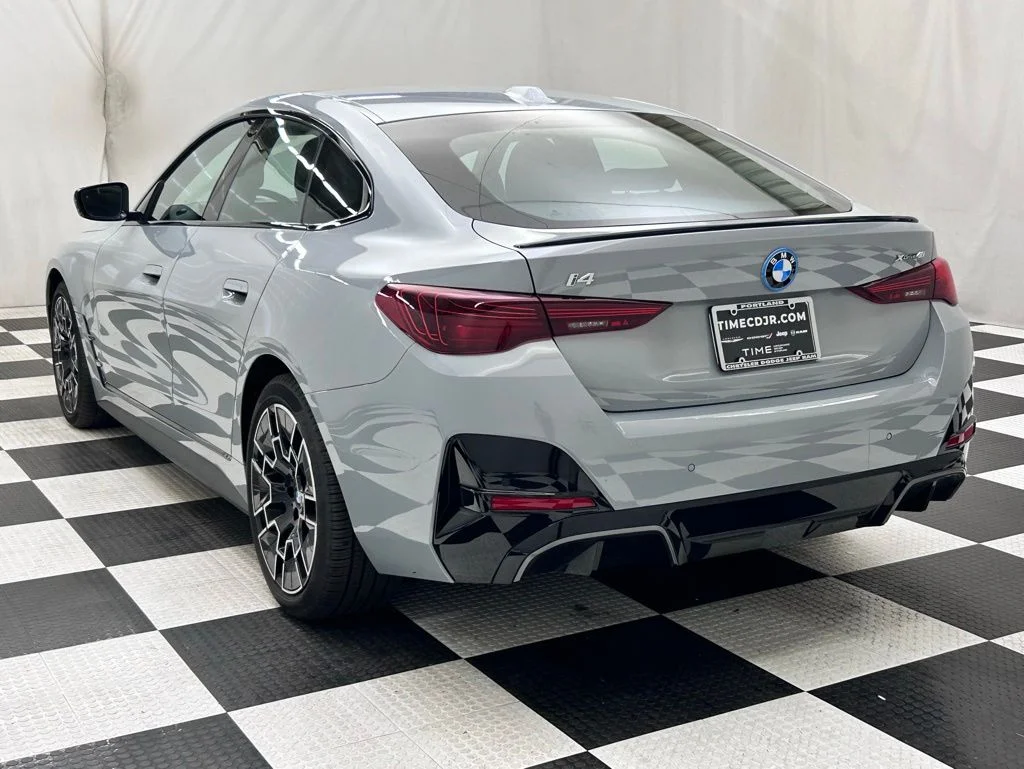 Used 2025 Gray BMW xDrive40 image 5