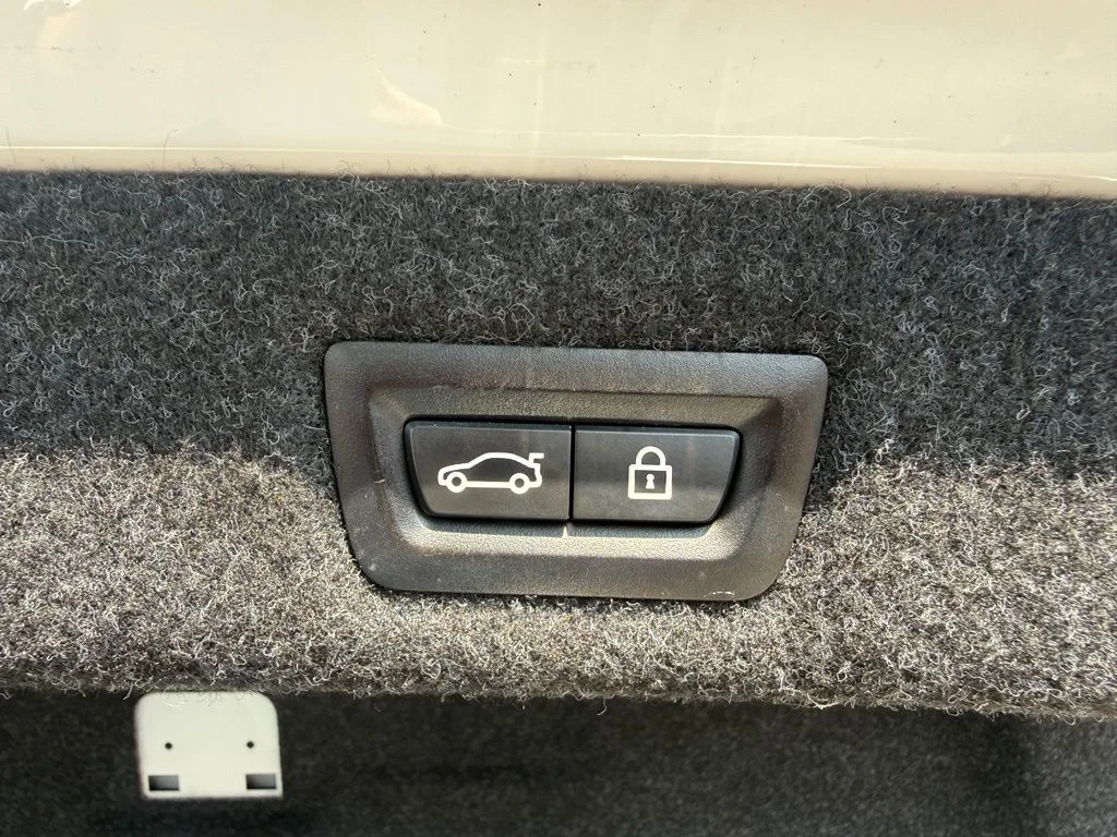 Used 2019 White BMW Competition image 35