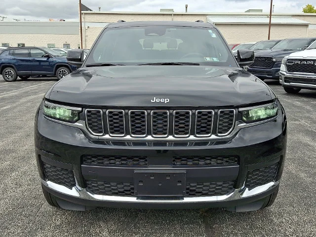 Used 2025 Black Jeep Laredo image 2