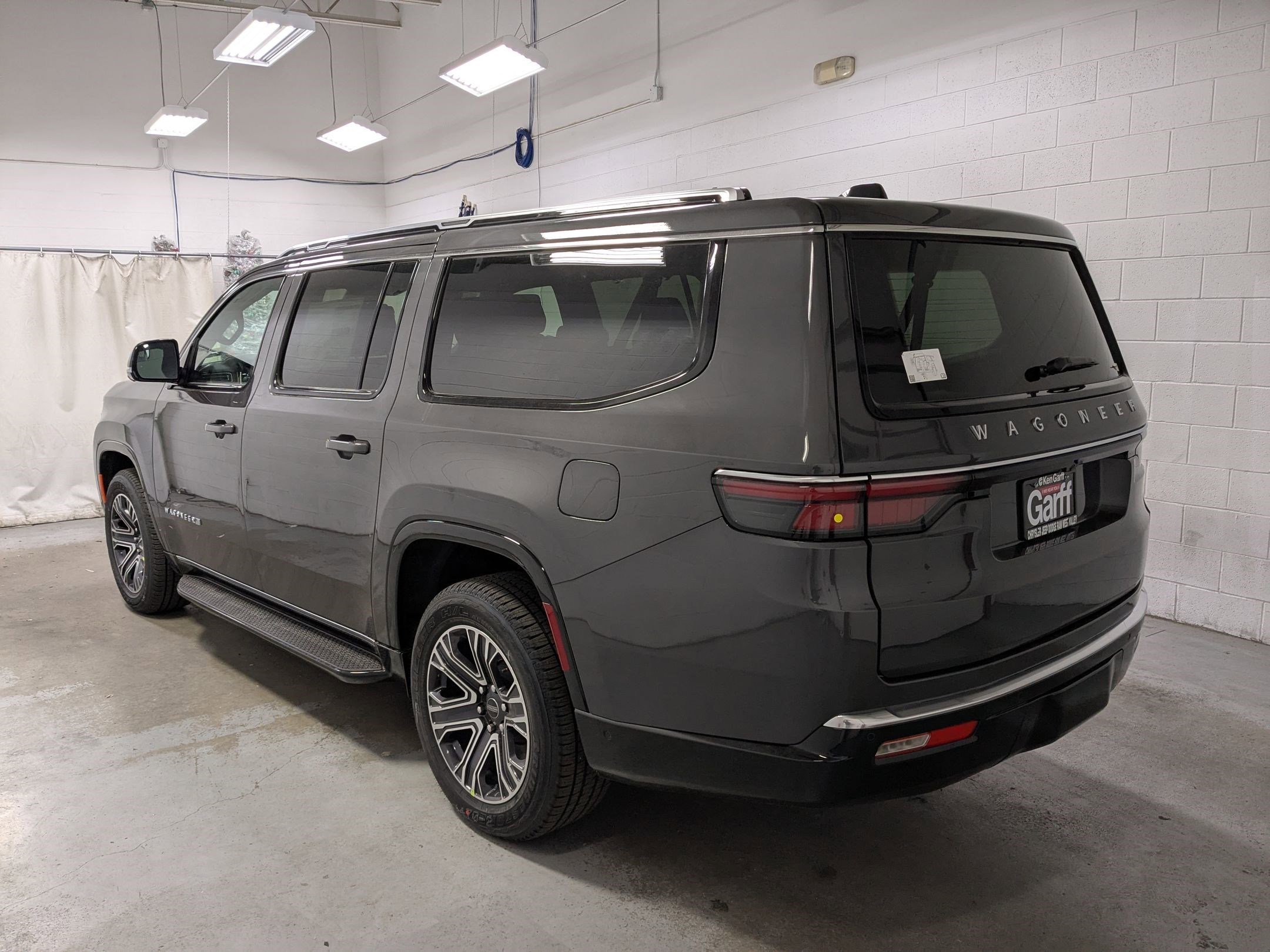 2025 Jeep Wagoneer L Series II - Photo 7