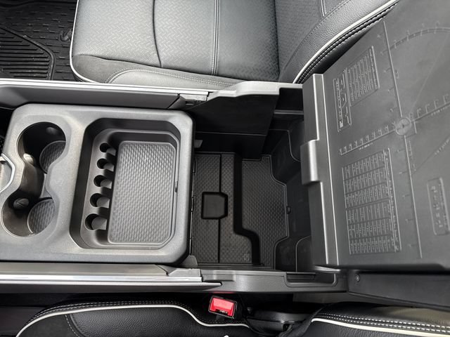New 2025 Diamond Black Crystal Pearl-Coat Exterior Paint RAM Laramie image 25