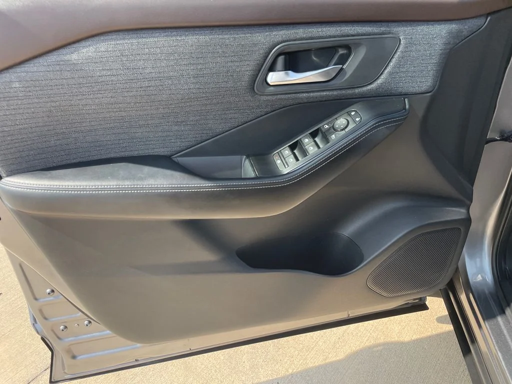 Used 2023 Gray Nissan SV image 21