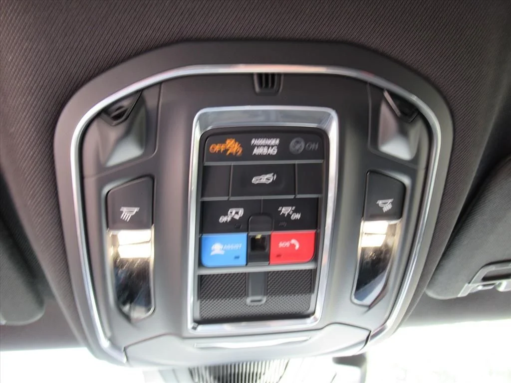 New 2026 Diamond Black Crystal Pearlcoat Dodge R/T Plus image 24