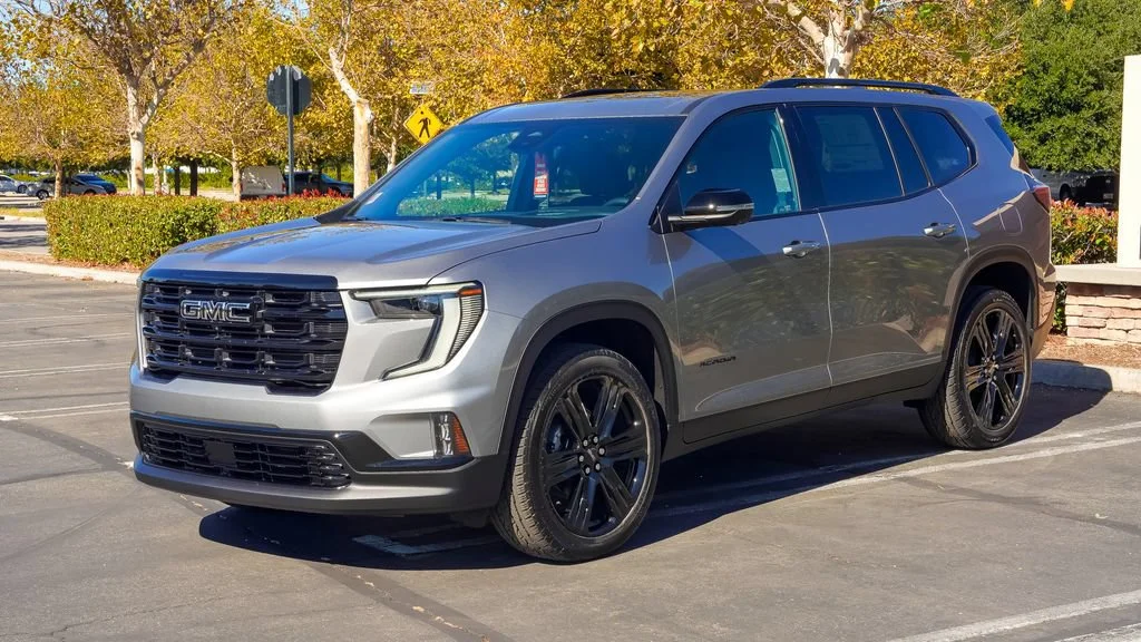 New 2026 Sterling Metallic GMC Elevation image 3