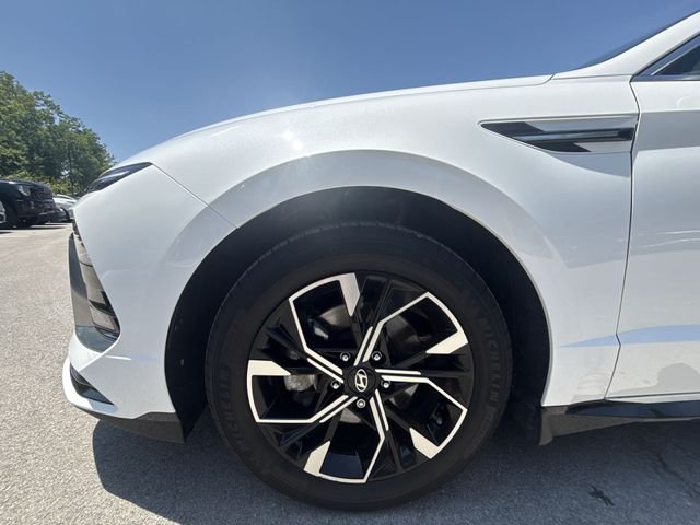Used 2024 White Hyundai SEL image 10