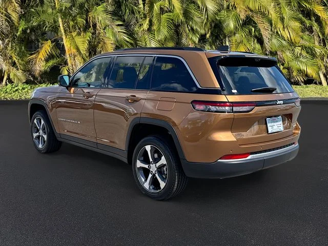 New 2026 Copper Shino Metallic Clear-Coat Exterior Paint Jeep Limited image 3