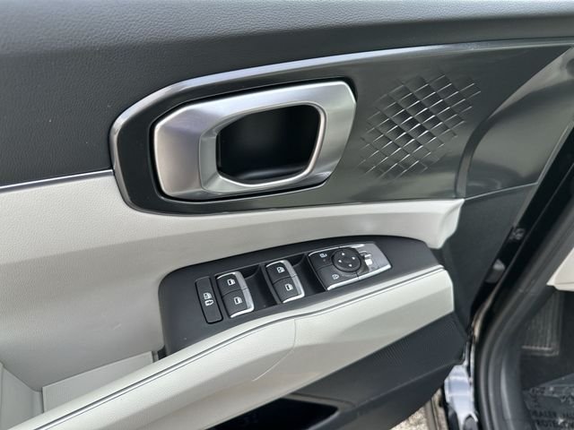 Used 2025 Black Kia EX image 16