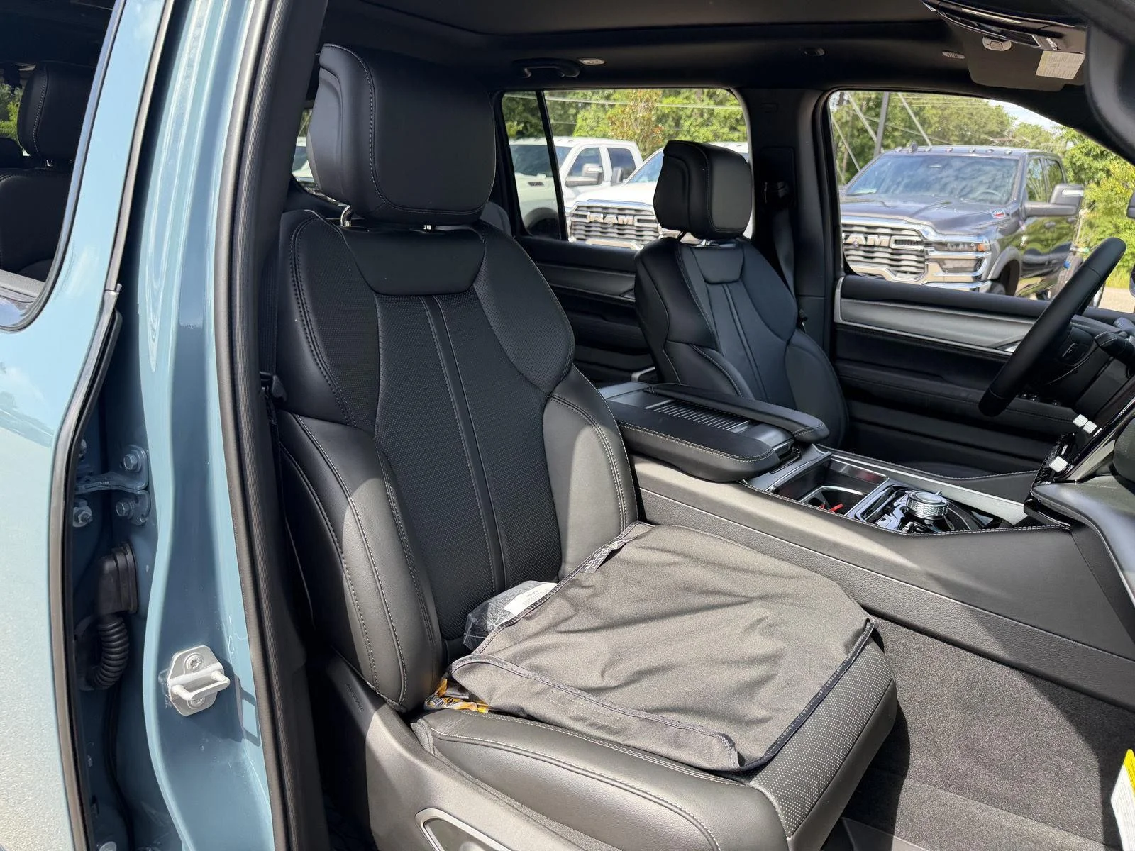 New 2026 Steel Blue Exterior Paint Jeep Upland image 22