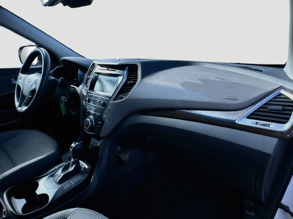 Used 2017 White Hyundai SE image 32