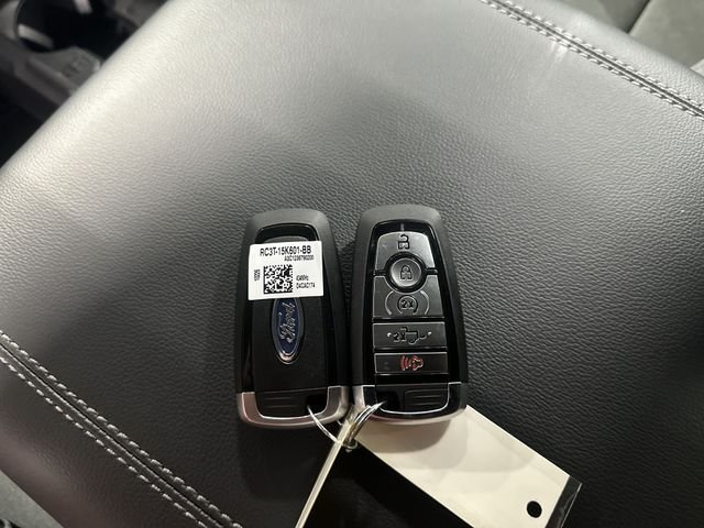 New 2026 Oxford White Ford F-250® XLT image 33