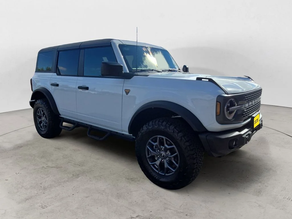 Used 2025 White Ford Badlands image 7