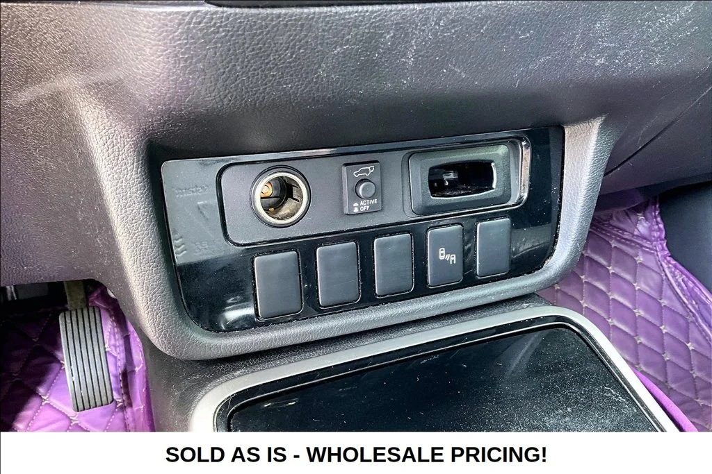 Used 2017  Mitsubishi  image 17