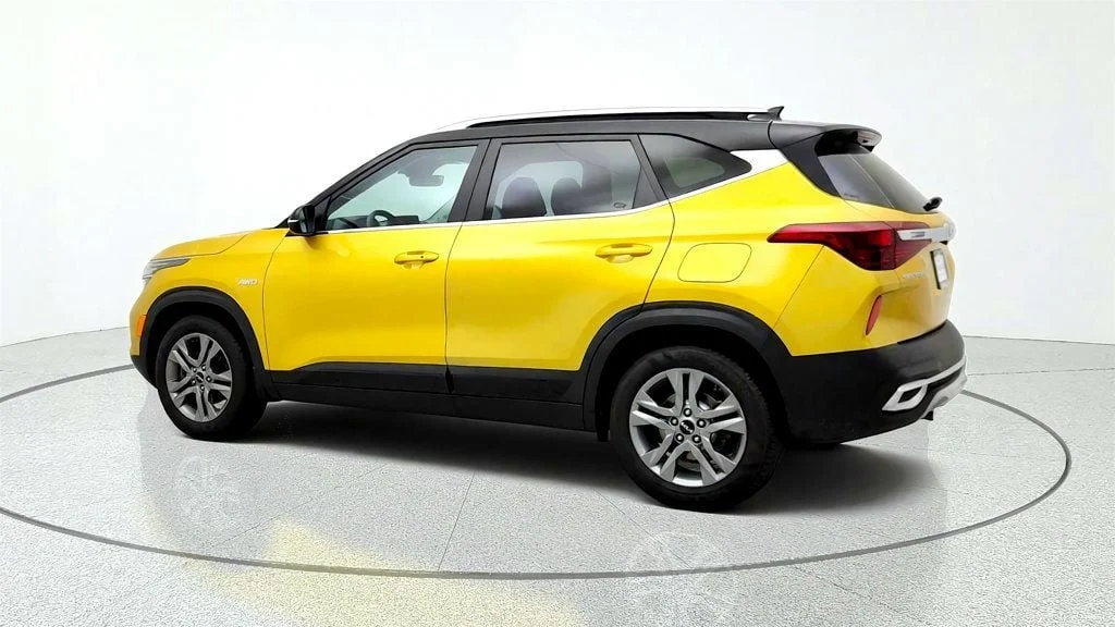 Used 2023 Starbright Yellow/Black Roof Kia S IVT AWD w/ Navigation Pkg & Illuminated Sills image 7