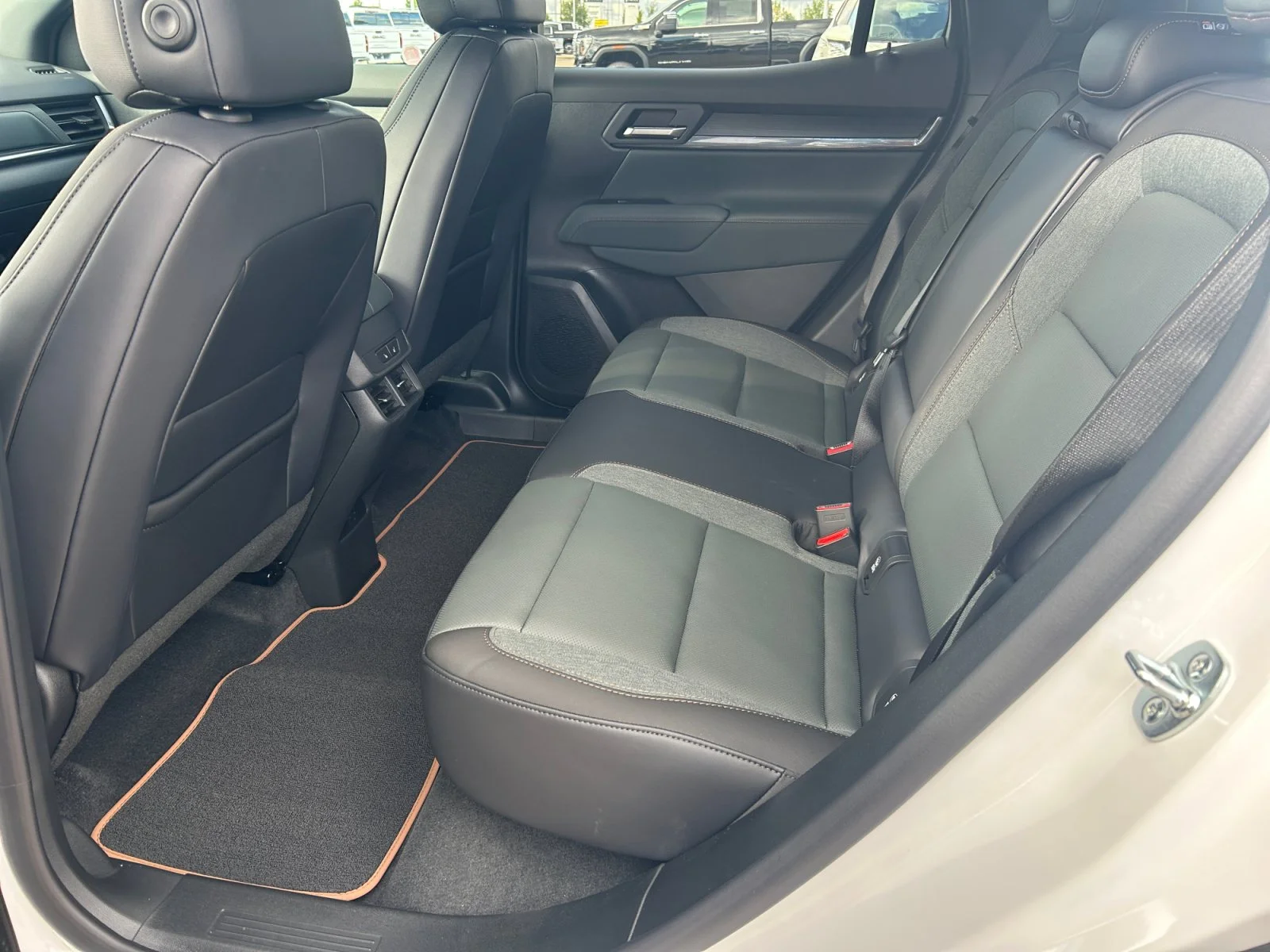 New 2027 Summit White GMC AWD AT4 image 18